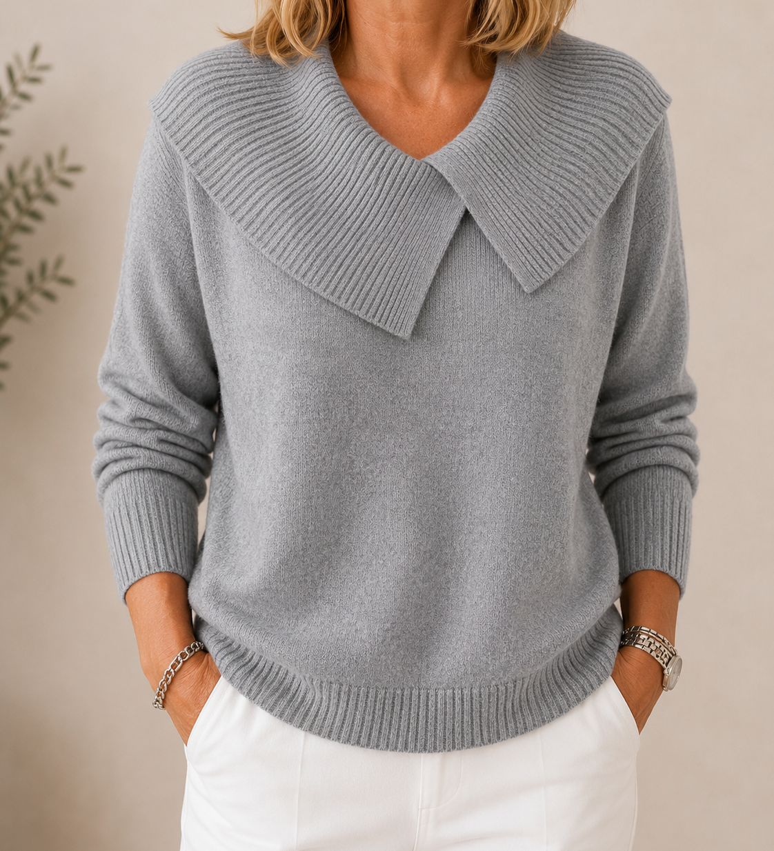 Sanfter weiter Kragenpullover