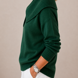 Sanfter weiter Kragenpullover